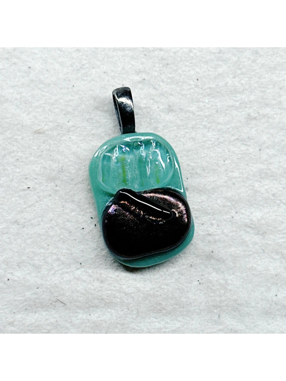 4665gc. Green Glass Pendant